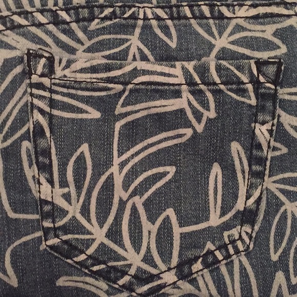 Weekend Jean Shorts - Picture 5 of 6